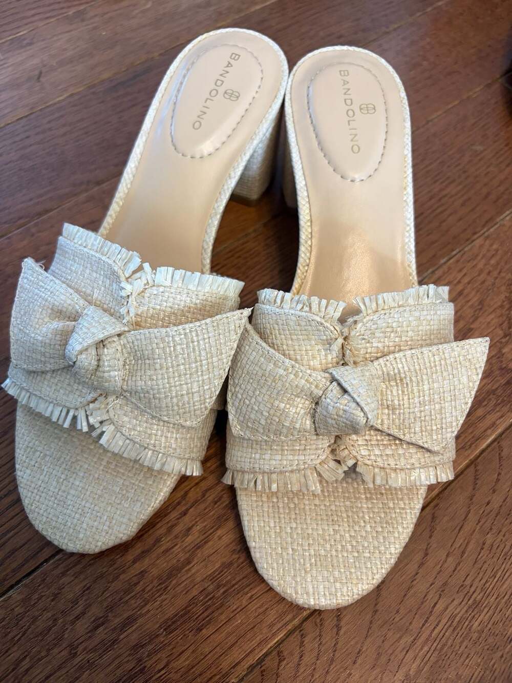 Bandolino Women's Arend Heeled Slide Sandal with Raffia Bow Detail